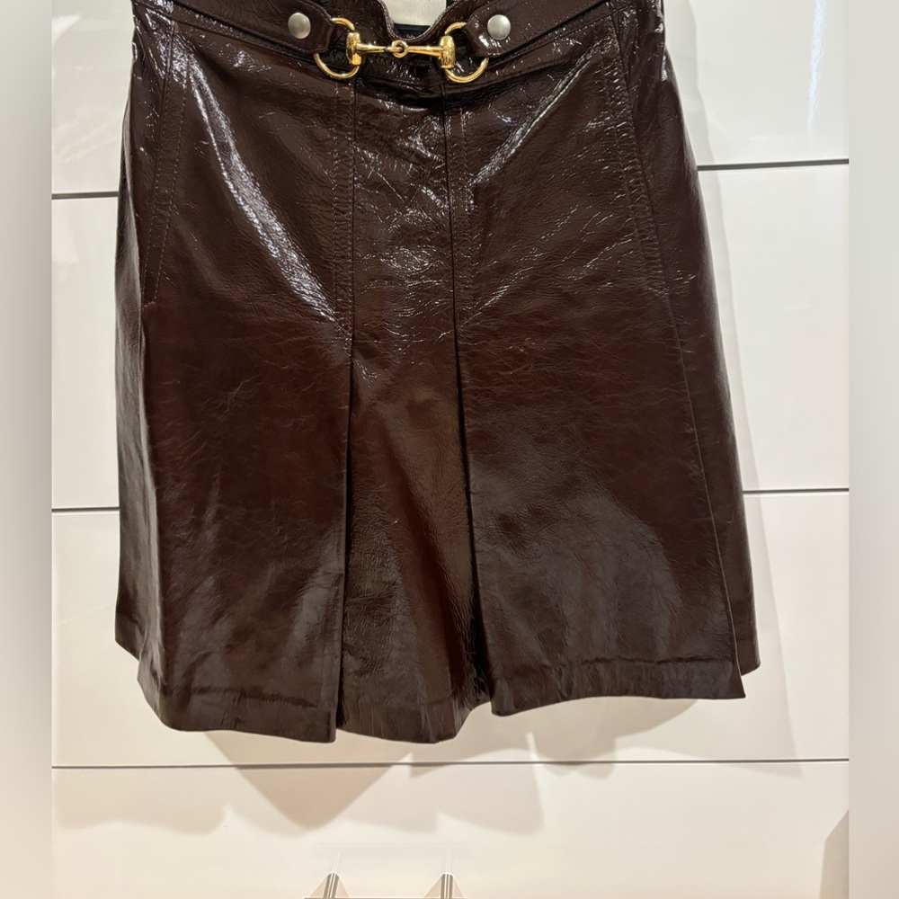 Gucci skirt size 38 patent leather brown
